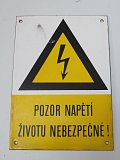 Cedule POZOR NAPĚTÍ ŽIVOTU NEBEZPĚČNÉ! smalt- CS858
