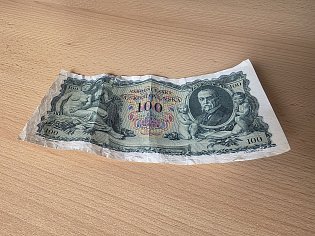 100